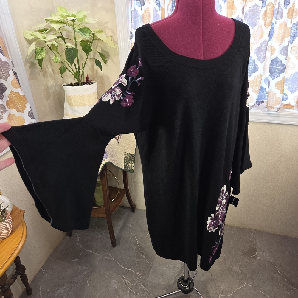 NWT I.N.C Black Knit  Dress with Purple Floral Embroidery. Size 2X. NNCP